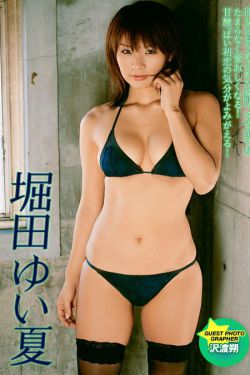 英脱欧女支持者与他人斗殴